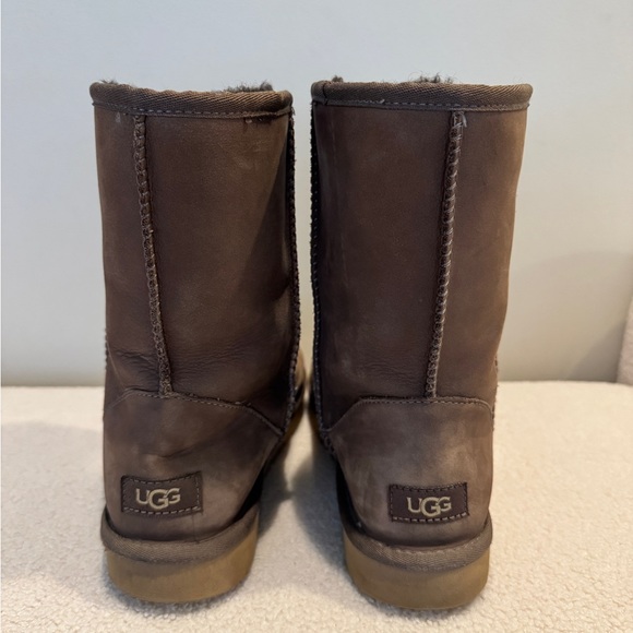 UGG Classic Short Leather Water Resistant Boots - Picture 4 of 6